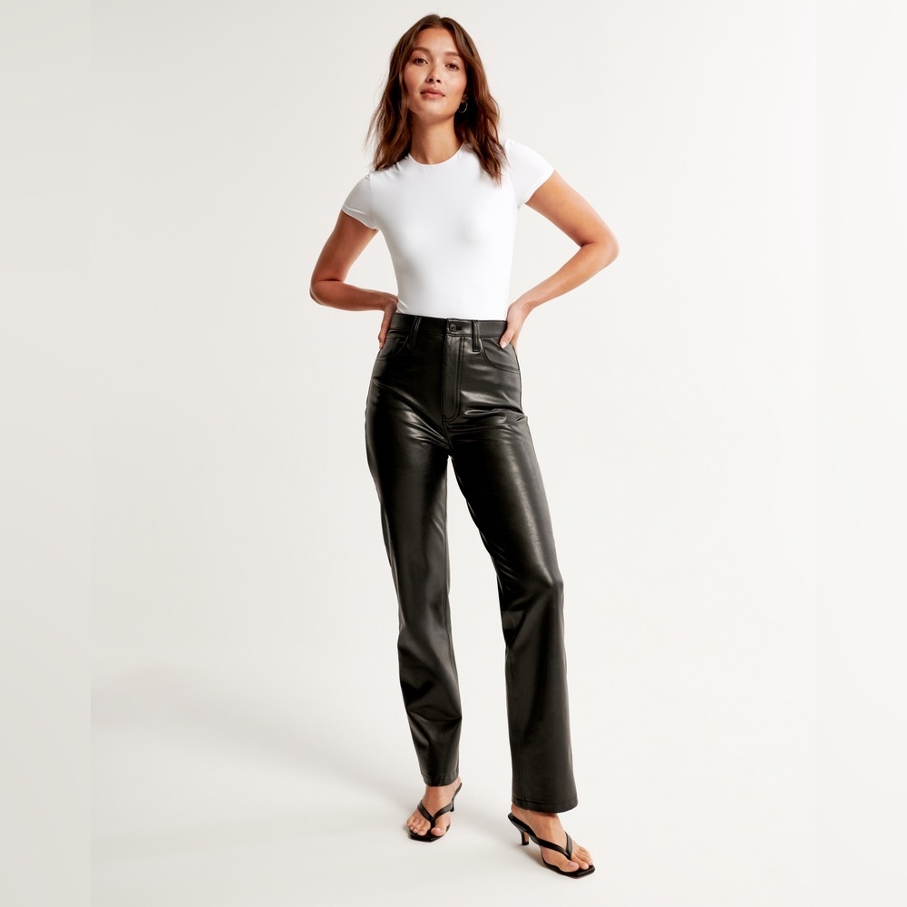 Abercrombie & Fitch Vegan Leather 90s Straight Ultra High Rise Pant | Size 2